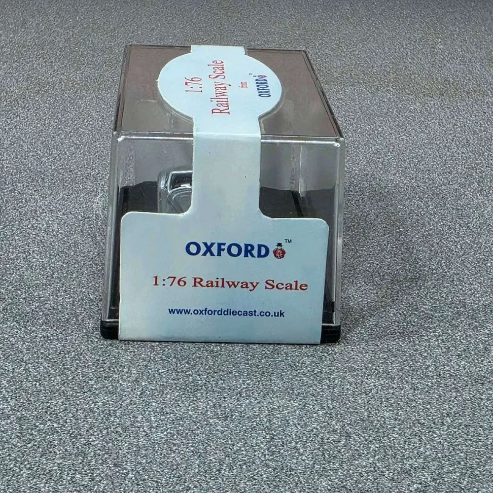 Oxford Diecast capture elegance